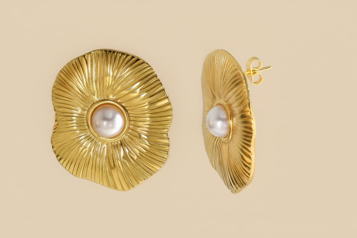 Vintage Flower Earrings Gold