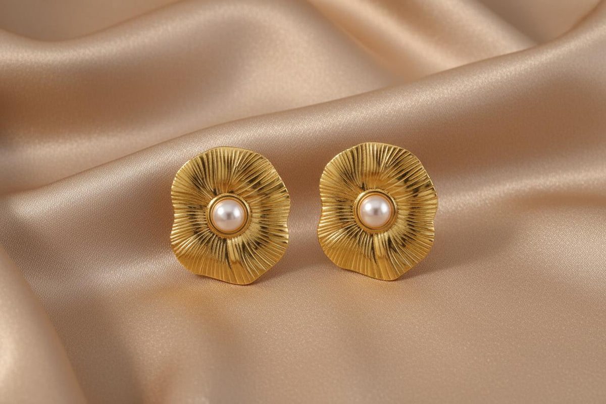 Vintage Flower Earrings Gold