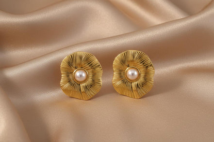 Vintage Flower Earrings Gold