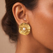 Vintage Flower Earrings Gold